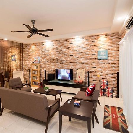Skudai Homestay Pulai Perdana Near Utm Jpo And Taman Universiti Kampung Kangkar Pulai Exterior foto